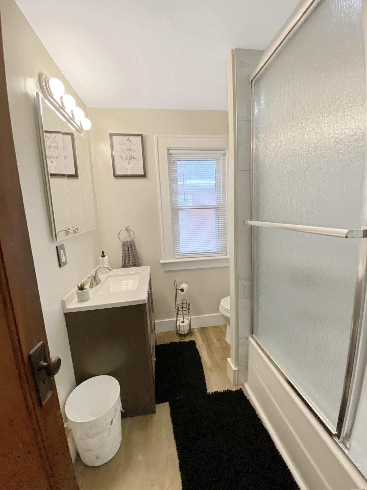 Lux 3Br, Steps From Airport, U Of R & Grocery Stores Rochester Ngoại thất bức ảnh